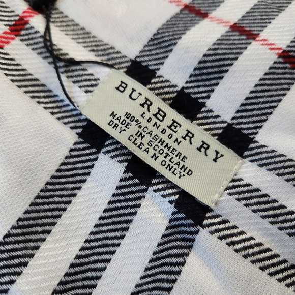 Burberry London 100% cashmere large scarf,wrap. - Picture 2 of 4